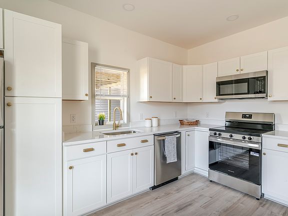 4th image of 413 N Charlotte Ave #3