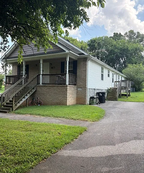 219 Elaine Dr #B — Photo 1