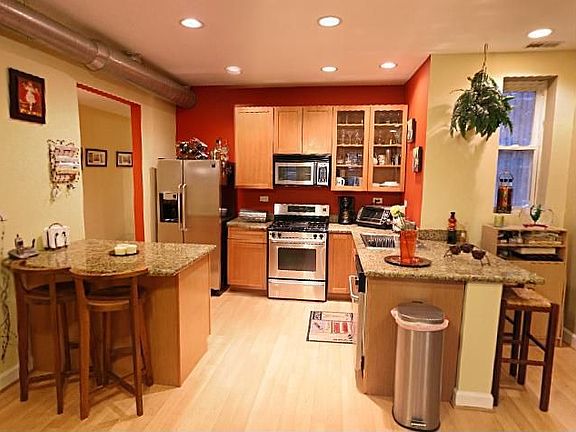 2nd image of 1344 W Greenleaf Ave #G