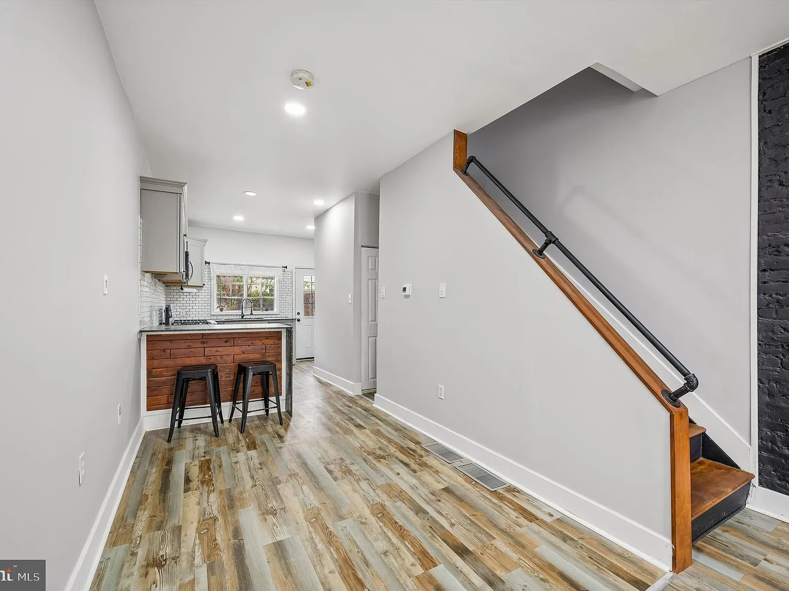 2 bed, 732 sqft, $1,600 — Photo 4