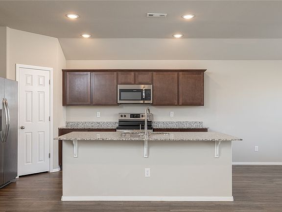 5th image of 2701 Bauer St