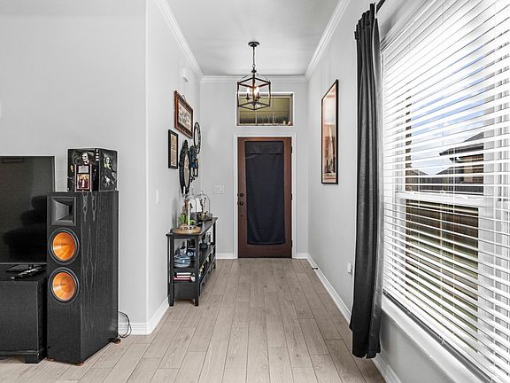 3rd image of 2028 Butternut Rd