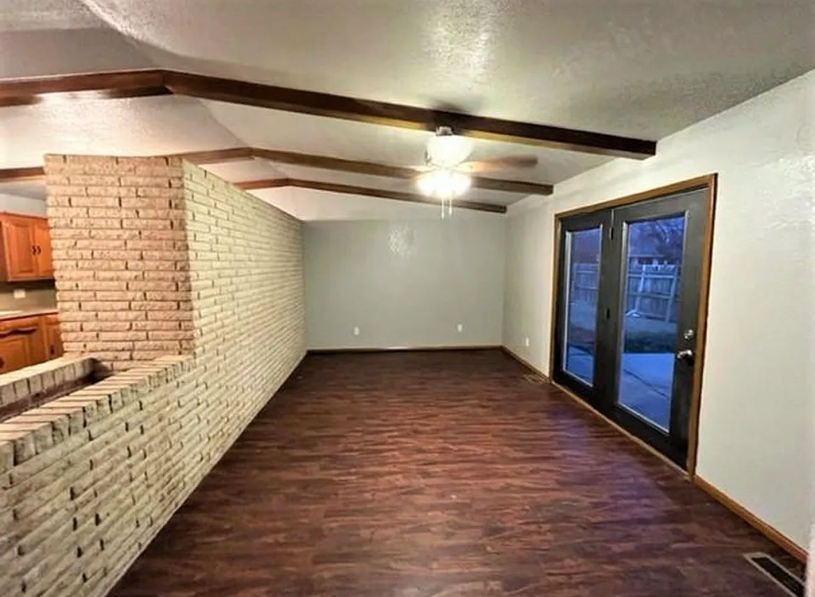 3 bed, 1359 sqft, $1,350 — Photo 2