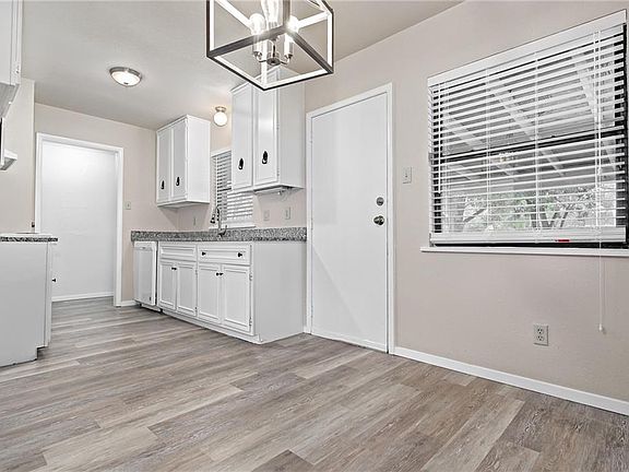 5th image of 329 S 1st St