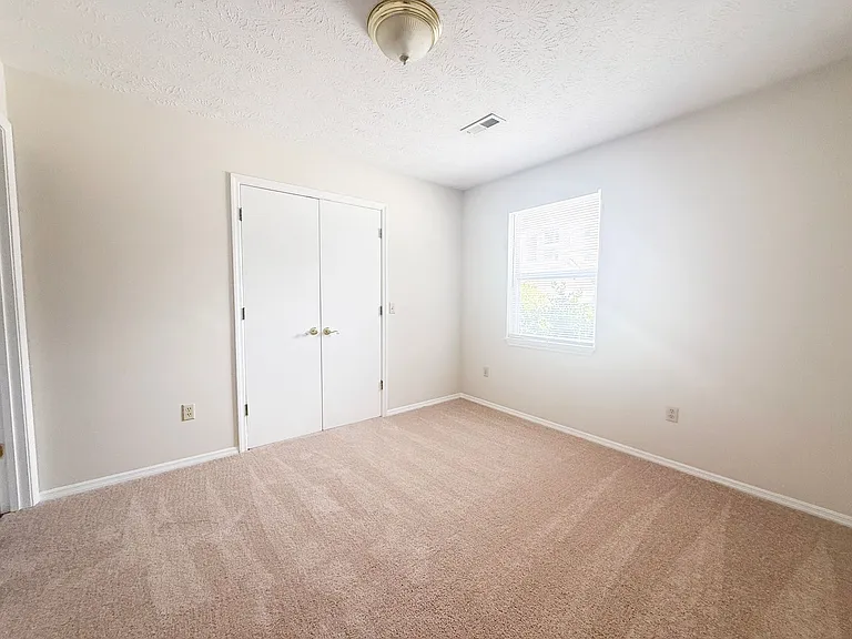 285 E Main St — Photo 18