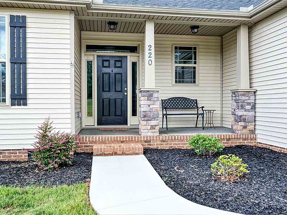 3rd image of 220 Glenn Dr