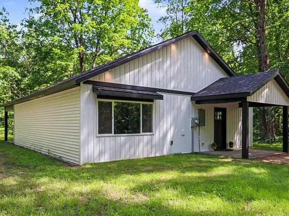 9066 Agawa Trl, Howard City, MI 49329