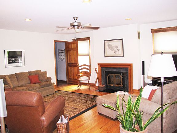 family room w/fireplace