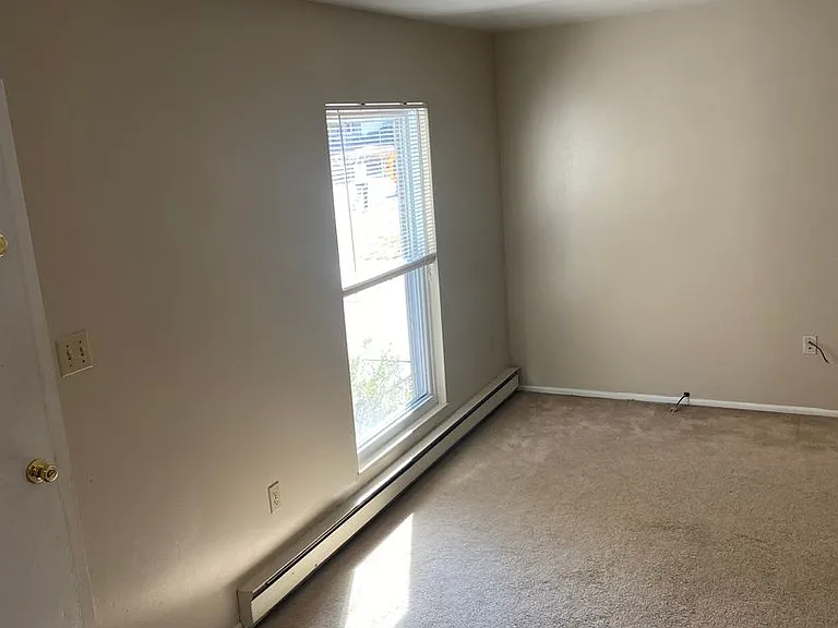 257 W Ridge St — Photo 4