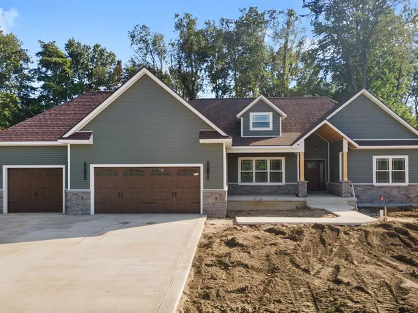16390 Greystone Dr, Granger, IN 46530