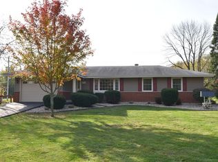 N64W15219 Sunny Dale Dr, Menomonee Falls, WI