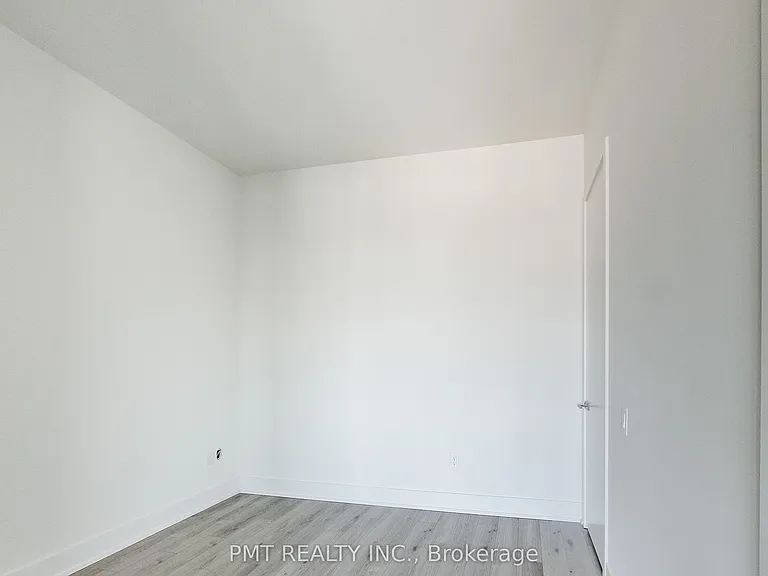 111 Saint Clair Ave W #1525 — Photo 10