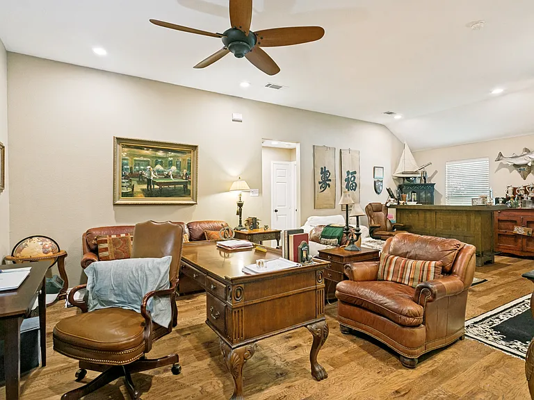5212 Spicewood Dr — Photo 2