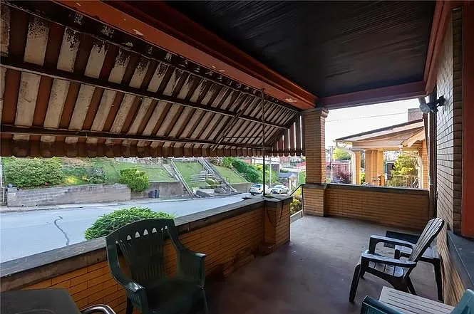 2 bed, 1.0 bath, 1274 sqft, $1,300 — Photo 2
