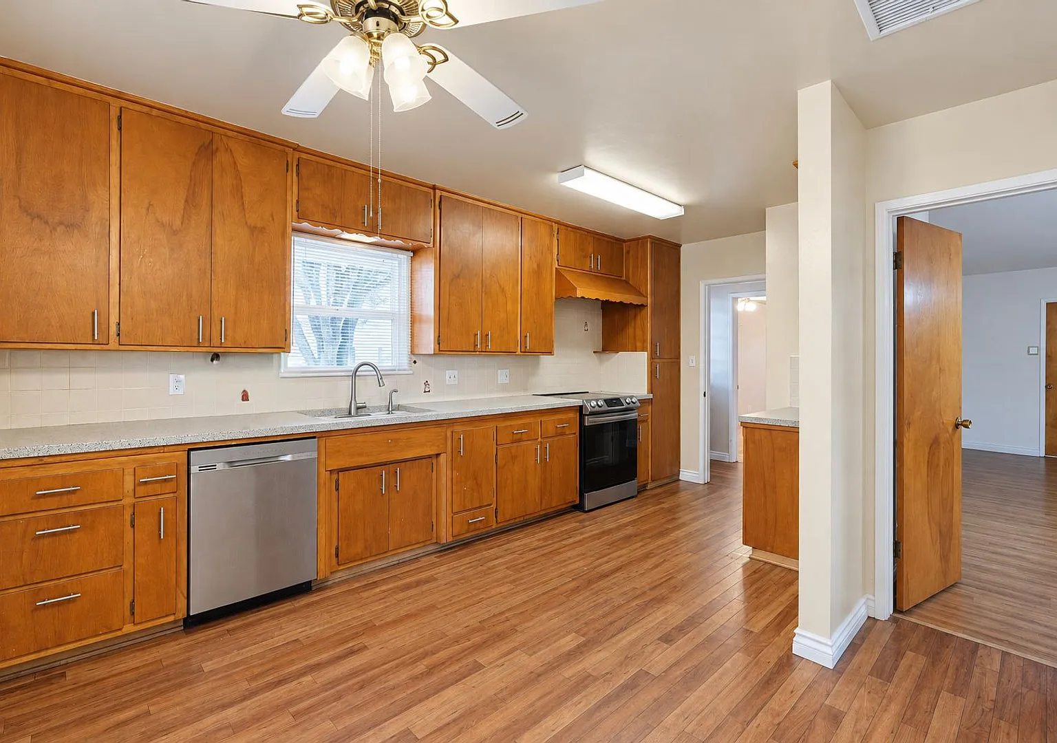 3627 Harding Street — Photo 4
