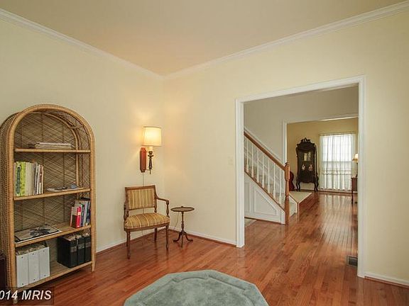4th image of 11 Saint Stephens Ct