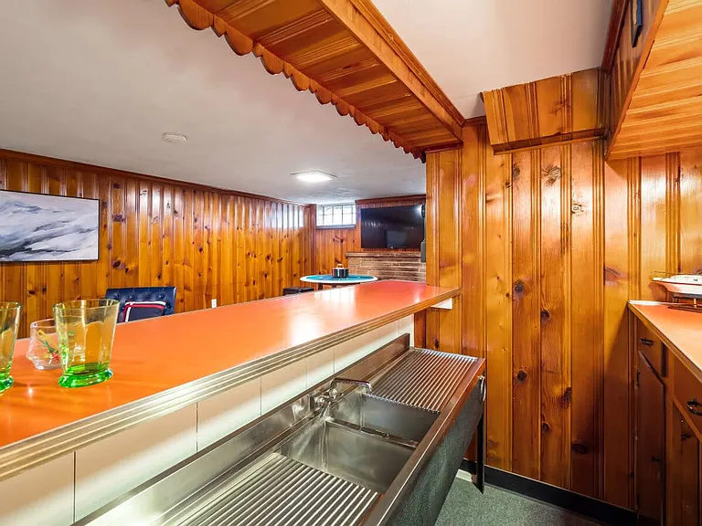 Building's Lounge