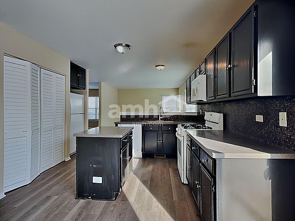 3rd image of 790 Dogwood Ln