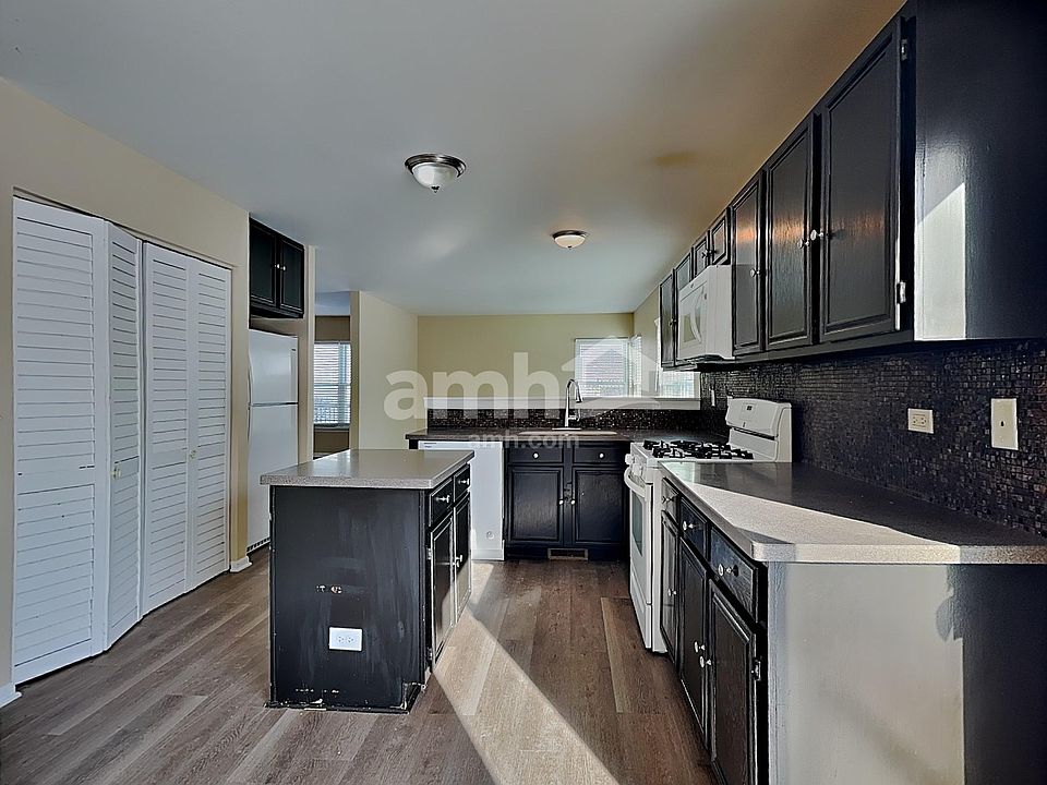 790 Dogwood Ln, Lake In The Hills, IL 60156 | Zillow