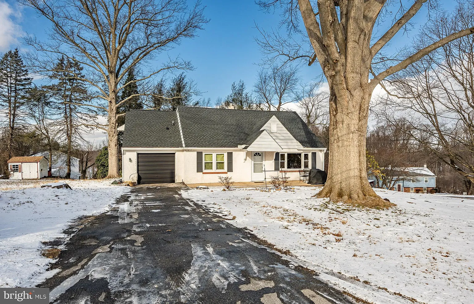 2521 Grandview Rd photo 1