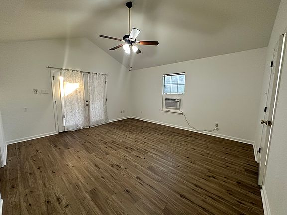 4th image of 818 Tyler Ave #A
