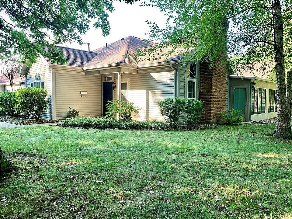 1st image of 23 Woodland Chase Blvd