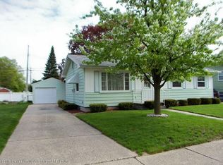 1316 S Briarfield Dr, Lansing, MI 48910