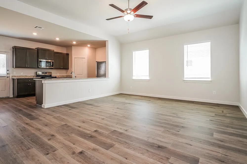 4 bed, 2.0 bath, 1724 sqft, $2,175 — Photo 4