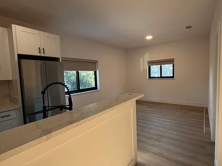 2835 Camino Heights Dr — Photo 10