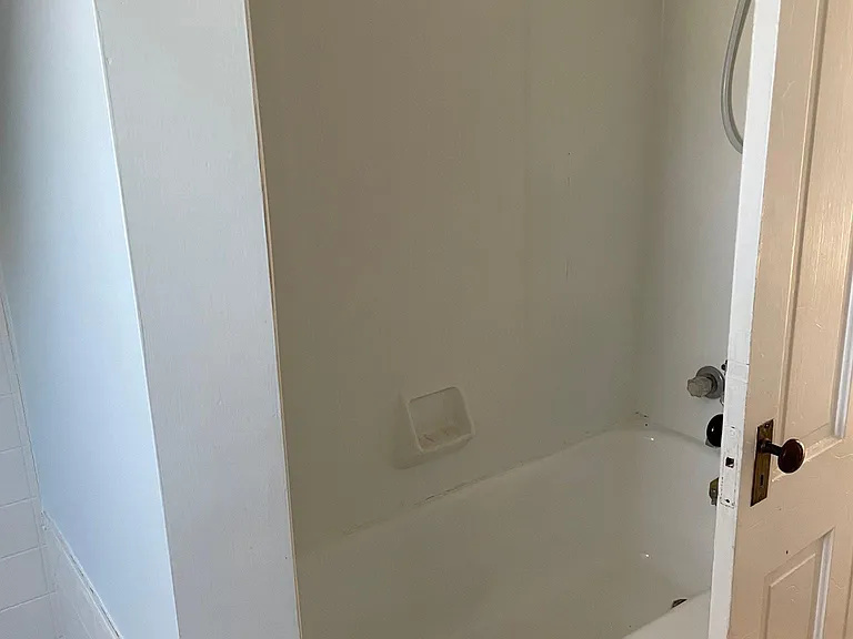 48 Salisbury Ave — Photo 10
