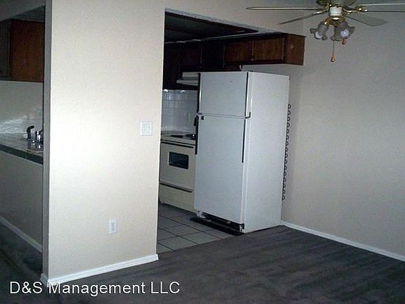 2nd image of 1916 Twisted Oak Dr