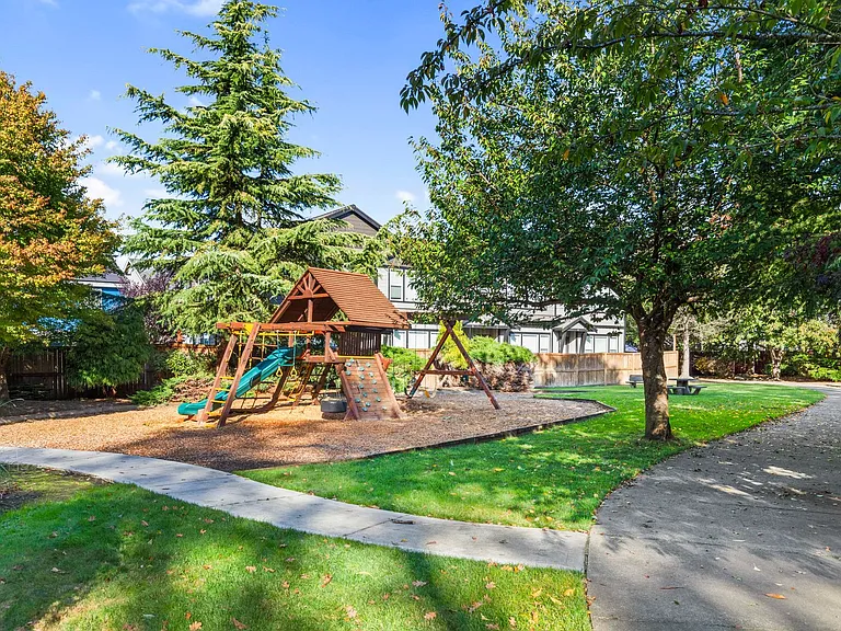 Rainier View Court Townhomes — Photo 33