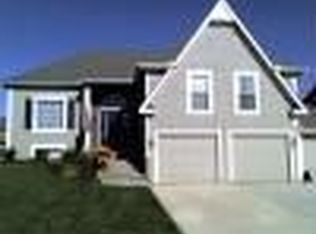 1051 Wyndham Dr, Lansing, KS 66043