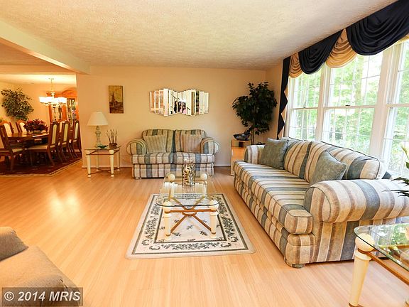 3rd image of 11947 Goodwood Dr
