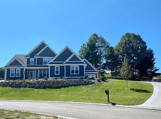 48 Vineyard Ridge Dr, Traverse City, MI 49686