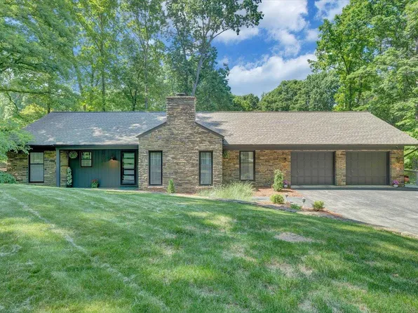 5027 Hunting Hills Dr, Roanoke, VA 24018