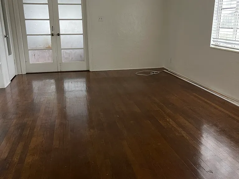 647 Kirkwood Ter N — Photo 2