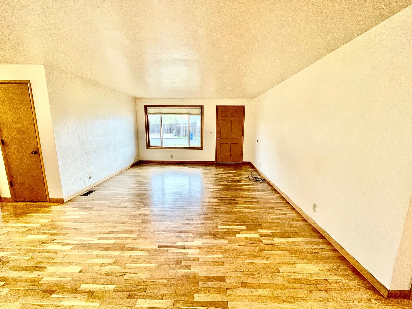 We have the wonderful 3 bed/2 bath you've been waiting for! — Photo 2