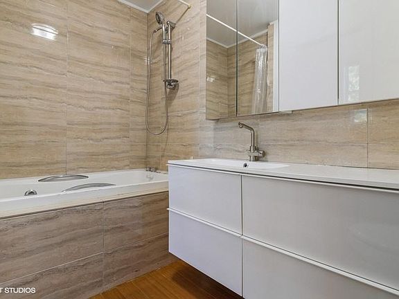 4th image of 2541 W Chicago Ave APT 2R
