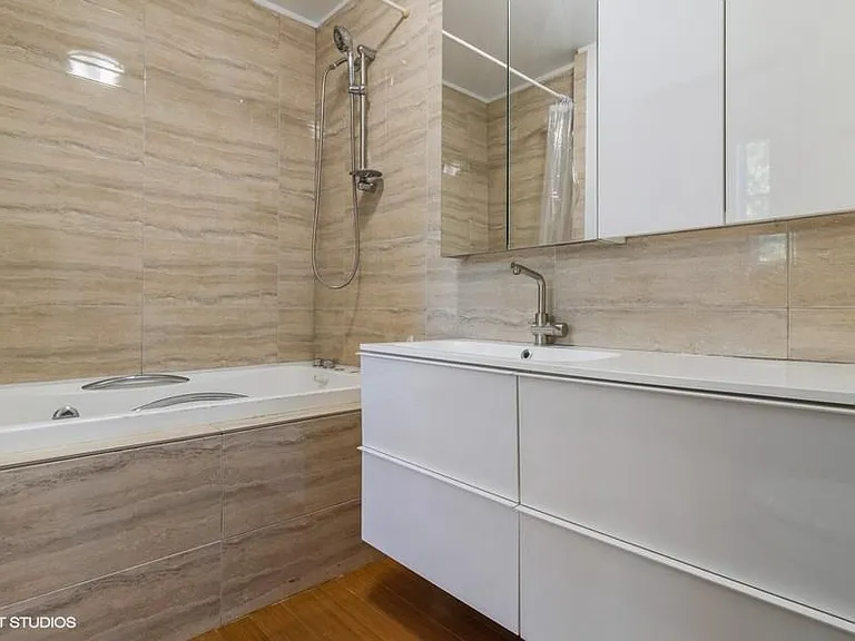 2541 W Chicago Ave #2R — Photo 4