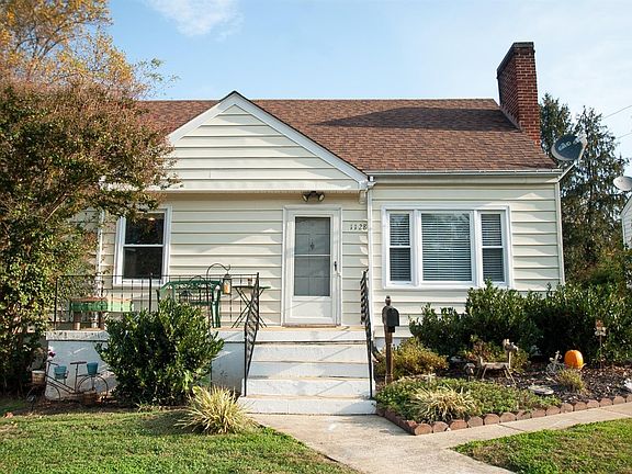 3rd image of 1128 Lindsay St