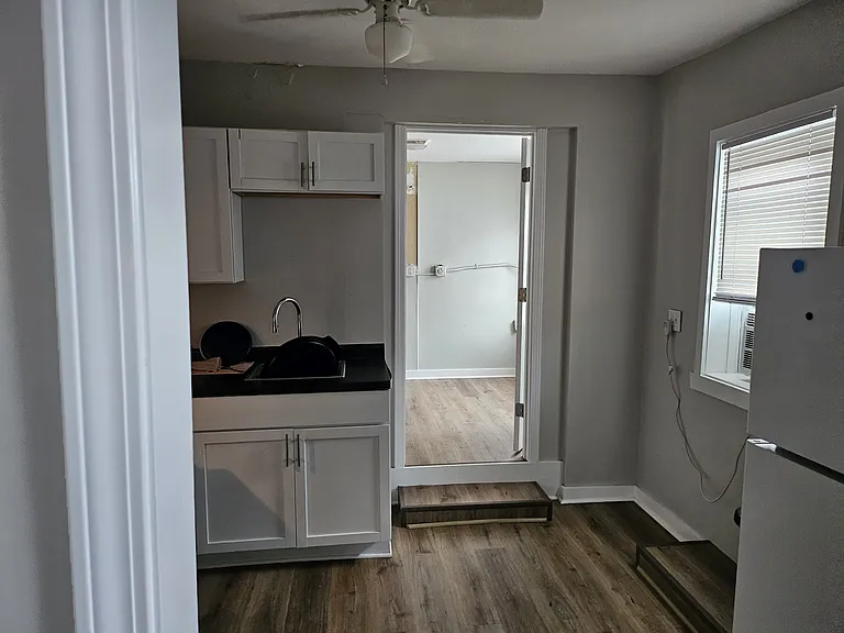 613 Poplar St #B — Photo 2