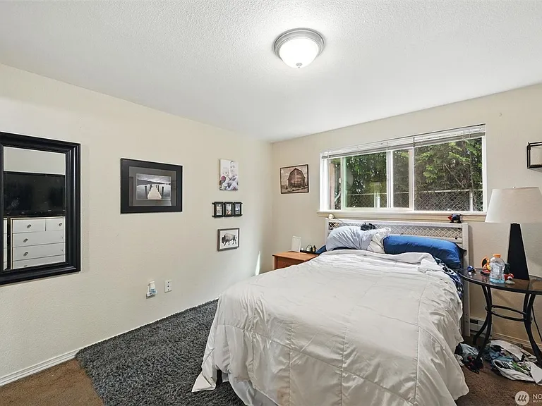 108 Baker St — Photo 19
