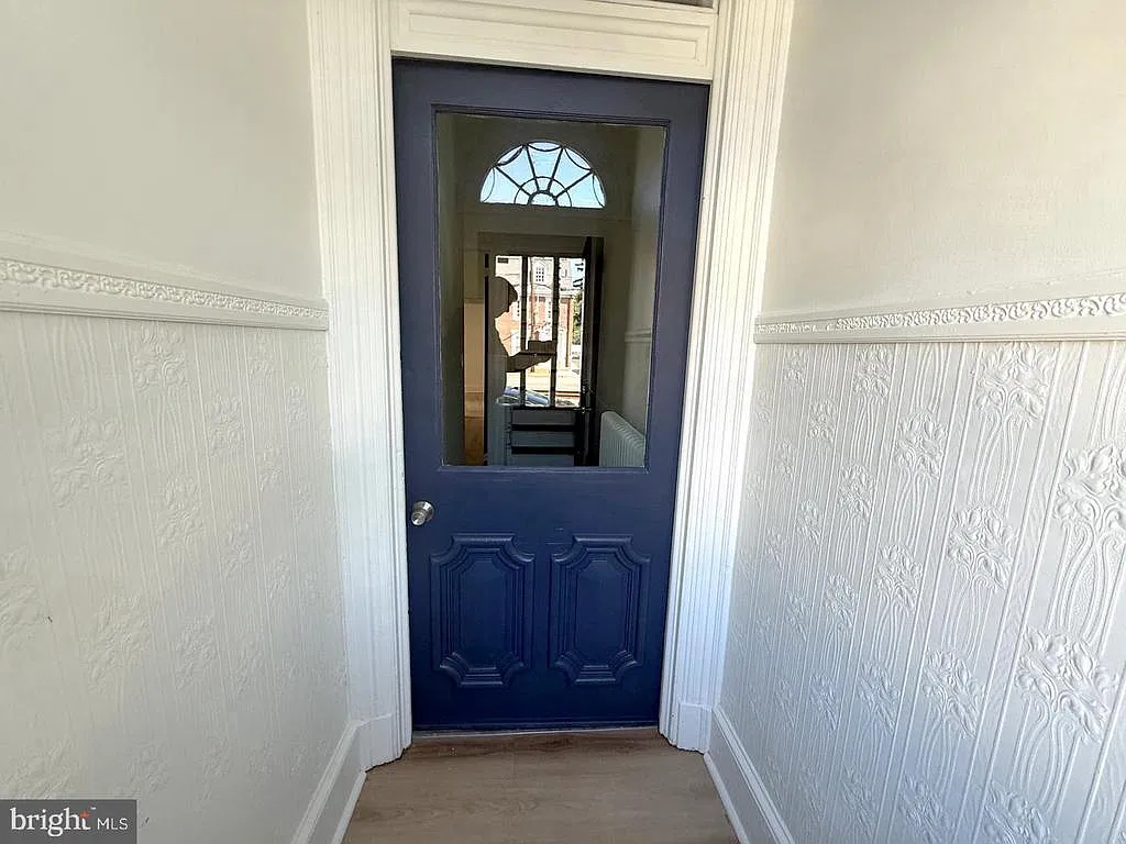 4 bed, 1.0 bath, 2515 sqft, $2,250 — Photo 2