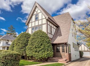 121 Hempstead Ave, Lynbrook, NY 11563