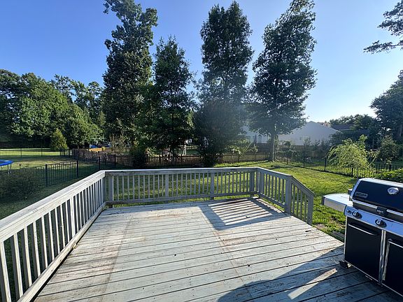 3rd image of 2912 Bayfront Way