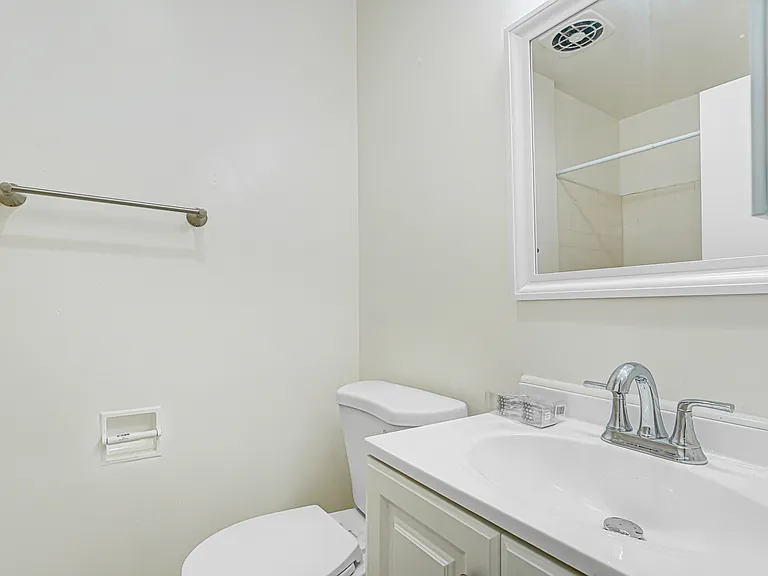 850 Victor Ave — Photo 9