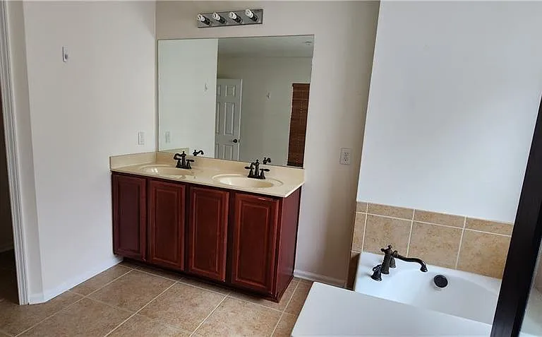 479 Briarfield Xing — Photo 25