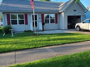 2812 Champaign Ave, Mattoon, IL 61938