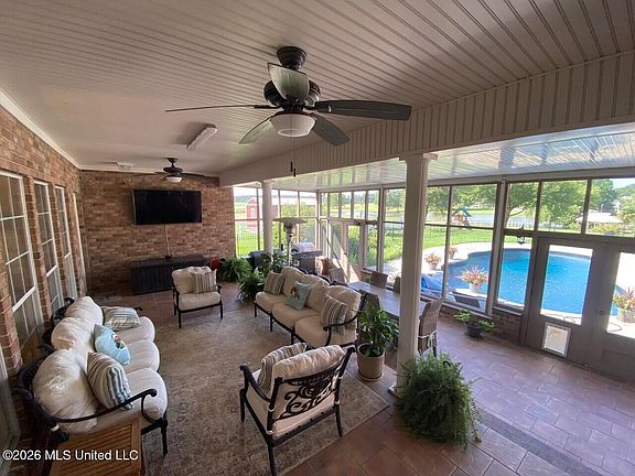 3rd image of 1656 Maura Ln SE